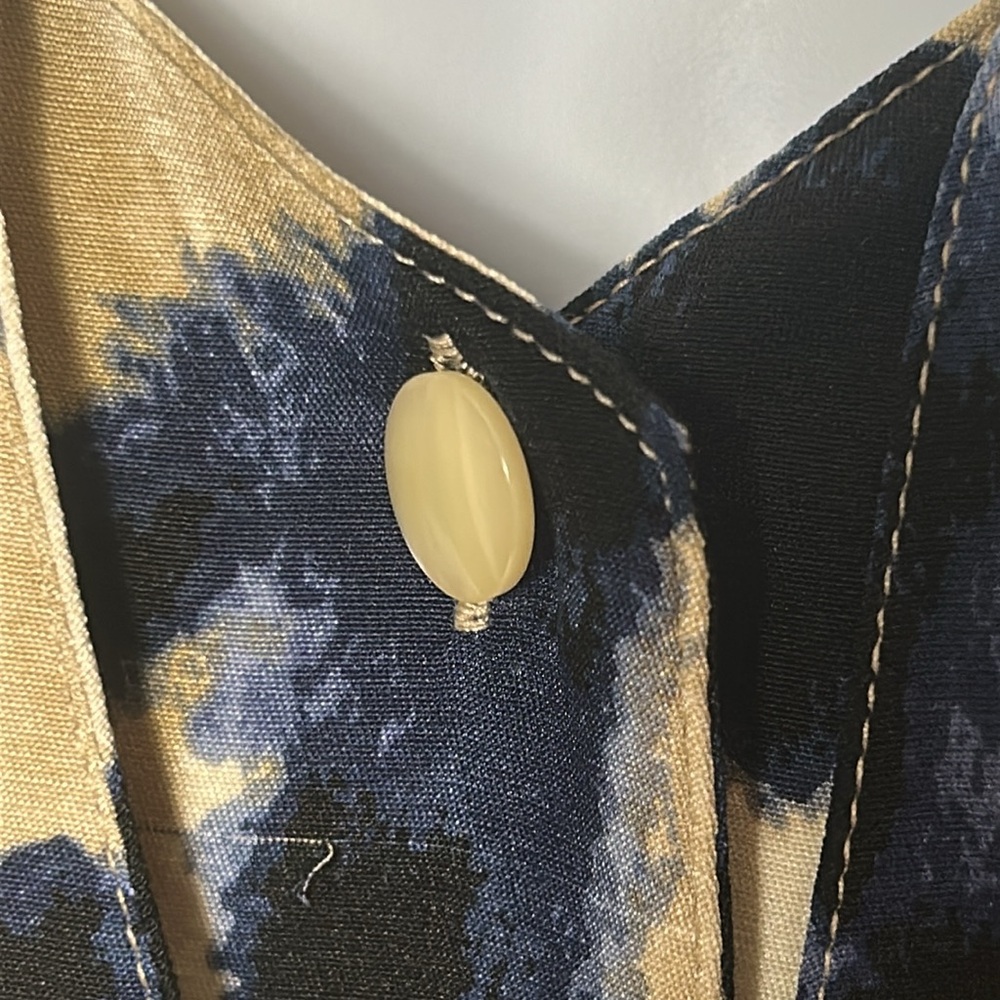 St. John Size Small Silk Blouse Button Front Scarf Accent Leopard Pattern Top - Picture 7 of 10